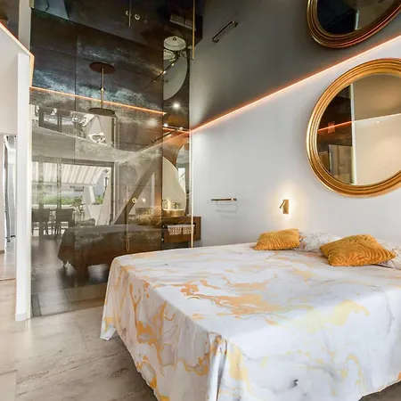 Ambassador Elegance And Comfort Steps From The Naturist Beach